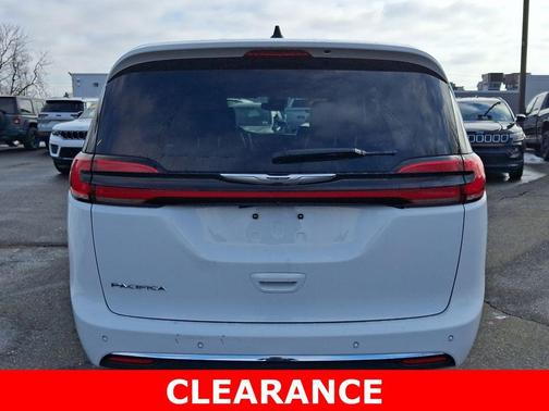 Bright White Clearcoat 2024 Chrysler Pacifica Touring-L