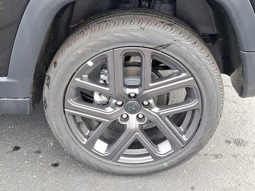 Diamond Black 2026 Jeep Compass Latitude