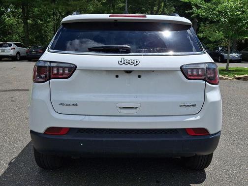 Bright White Clearcoat 2023 Jeep Compass Latitude