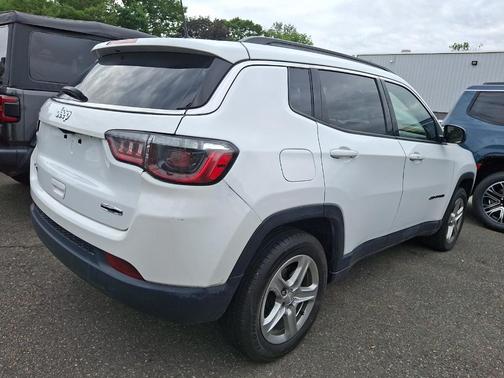 Bright White Clearcoat 2023 Jeep Compass Latitude