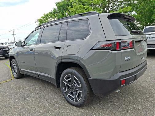 Sting Gray Clearcoat 2026 Jeep Cherokee LAREDO/LIMITED