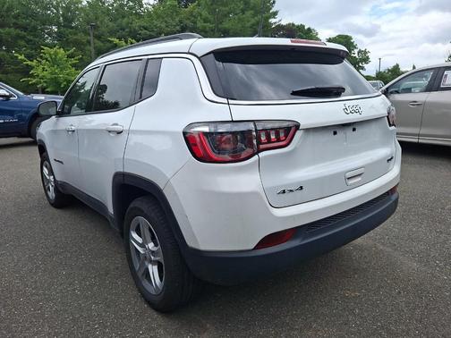 Bright White Clearcoat 2023 Jeep Compass Latitude