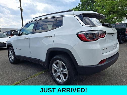 Bright White Clearcoat 2023 Jeep Compass Latitude