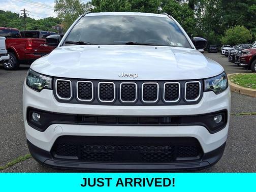 Bright White Clearcoat 2023 Jeep Compass Latitude