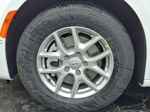 Bright White Clearcoat 2026 Chrysler Pacifica Select