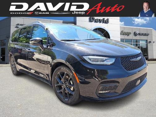 Diamond Black 2025 Chrysler Pacifica Limited
