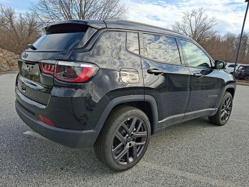 Diamond Black 2026 Jeep Compass Latitude