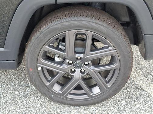 Diamond Black 2026 Jeep Compass Latitude