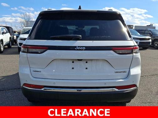 Bright White Clearcoat 2023 Jeep Grand Cherokee Limited