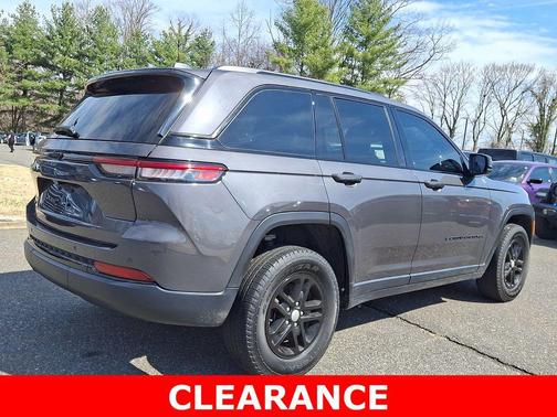 Metallic 2023 Jeep Grand Cherokee Altitude