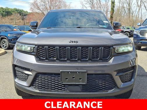 Metallic 2023 Jeep Grand Cherokee Altitude