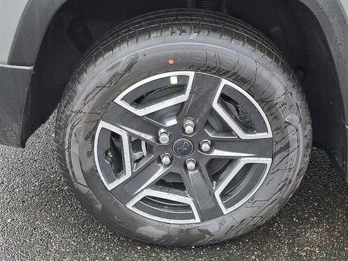 Sting Gray Clearcoat 2026 Jeep Cherokee LAREDO/LIMITED