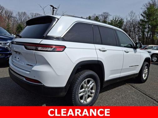 Bright White Clearcoat 2023 Jeep Grand Cherokee Laredo