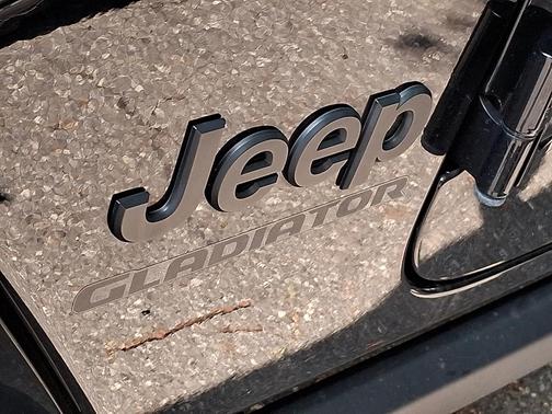 Black Clearcoat 2022 Jeep Gladiator Sport