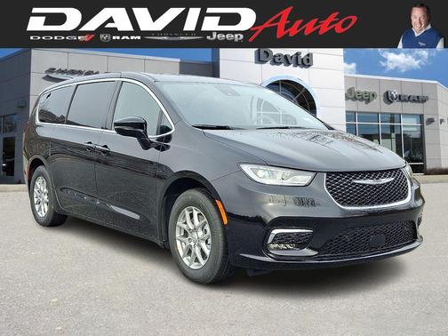 Diamond Black 2026 Chrysler Pacifica Select