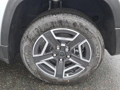 Silver Zynith Clearcoat 2026 Jeep Cherokee LAREDO/LIMITED
