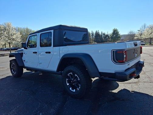 Bright White Clearcoat 2026 Jeep Gladiator Rubicon