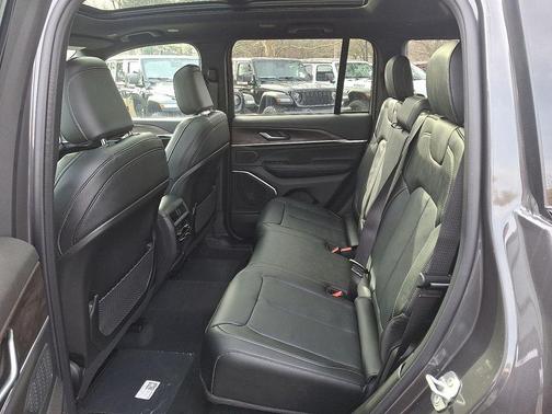 Metallic 2026 Jeep Grand Cherokee Limited