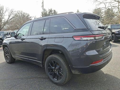 Metallic 2026 Jeep Grand Cherokee Laredo