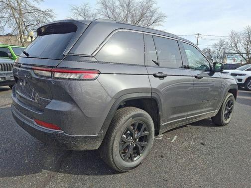 Metallic 2026 Jeep Grand Cherokee Laredo