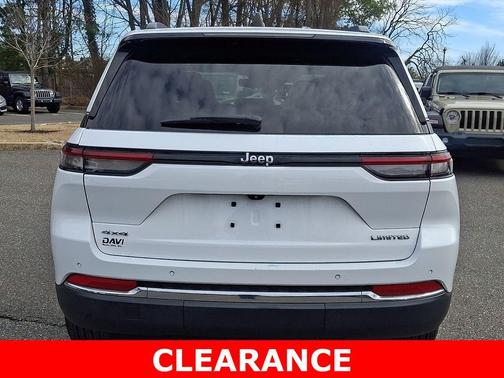 Bright White Clearcoat 2023 Jeep Grand Cherokee Limited