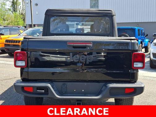 Black Clearcoat 2022 Jeep Gladiator Sport