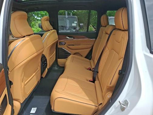 Bright White Clearcoat 2026 Jeep Grand Cherokee Summit
