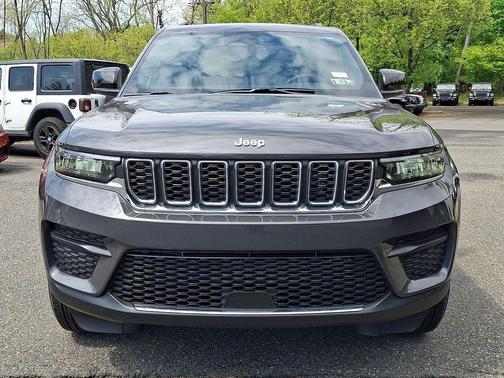 Metallic 2025 Jeep Grand Cherokee Laredo X