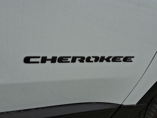 Bright White Clearcoat 2026 Jeep Cherokee LAREDO/LIMITED
