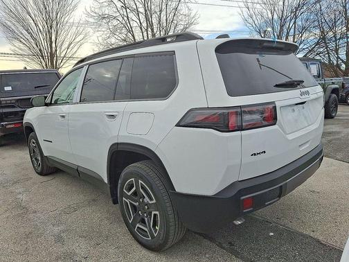 Bright White Clearcoat 2026 Jeep Cherokee LAREDO/LIMITED