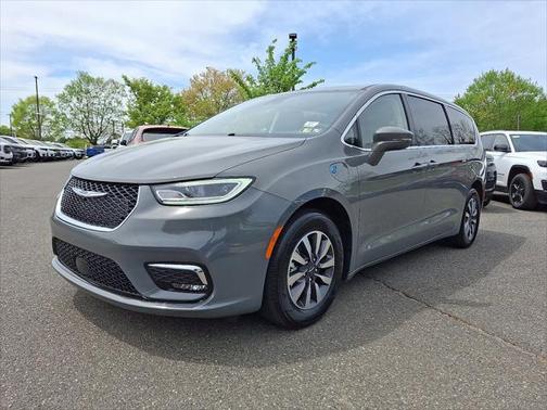 2022 Chrysler Pacifica Hybrid Touring L