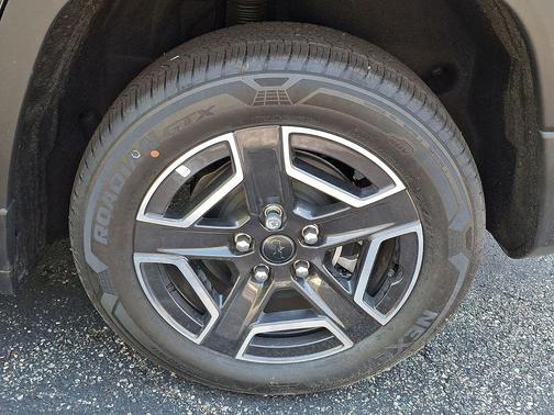 Diamond Black 2026 Jeep Cherokee LAREDO/LIMITED