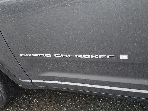 Metallic 2026 Jeep Grand Cherokee Limited