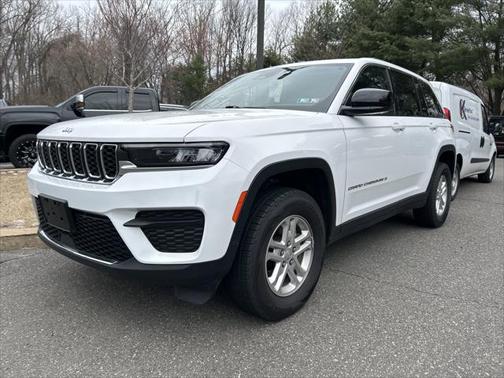 2023 Jeep Grand Cherokee Laredo 4x4