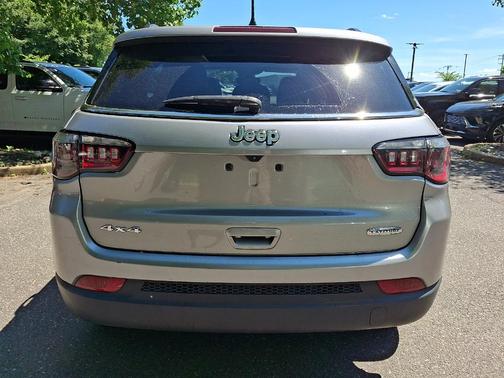 Billet Silver Metallic Clearcoat 2022 Jeep Compass Latitude