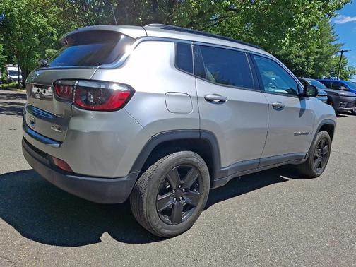 Billet Silver Metallic Clearcoat 2022 Jeep Compass Latitude