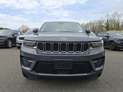 2023 Jeep Grand Cherokee Laredo 4x4