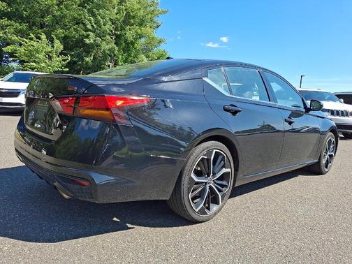 Super Black Clearcoat 2024 Nissan Altima 2.5 SR