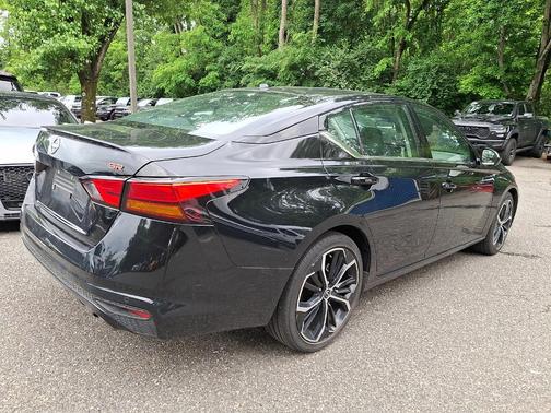 Super Black Clearcoat 2024 Nissan Altima 2.5 SR