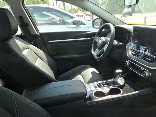 Black 2025 Nissan Altima SL