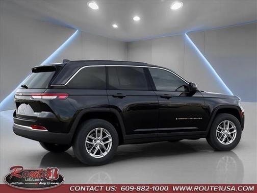 Diamond Black 2026 Jeep Grand Cherokee Laredo