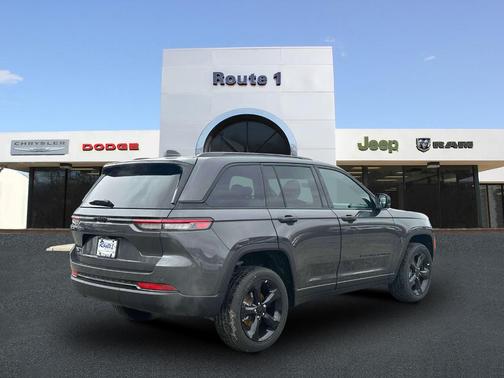 2025 Jeep Grand Cherokee Laredo