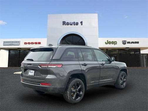 2025 Jeep Grand Cherokee Laredo