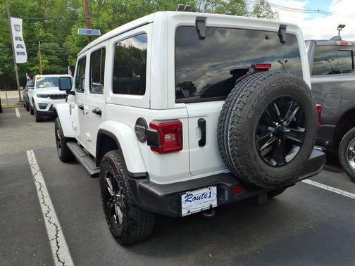 Bright White Clearcoat 2021 Jeep Wrangler Unlimited Sahara Altitude