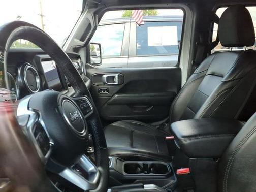 Bright White Clearcoat 2021 Jeep Wrangler Unlimited Sahara Altitude