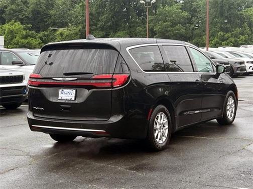 2024 Chrysler Pacifica Touring-L