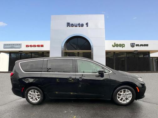 2024 Chrysler Pacifica Touring-L