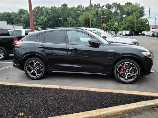 2022 Alfa Romeo Stelvio Veloce