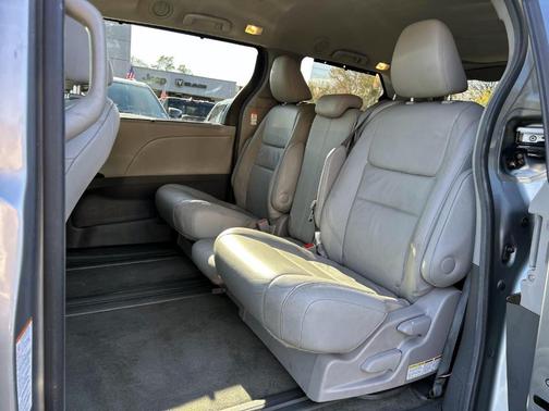2016 Toyota Sienna XLE