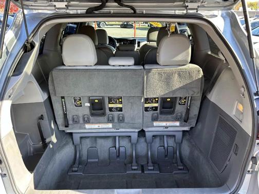 2016 Toyota Sienna XLE